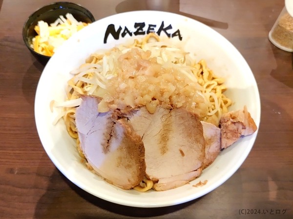 「汁なし豚（麺増し400g＋チーズ）」@ラーメン山 なぜかの写真