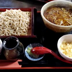 もりそば（750円）、かけそば（750円）