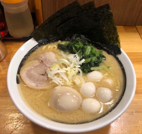 「TUKASA黒丸（太麺.全部普通.うずらの卵）」@横濱とんこつ TUKASA 本店の写真
