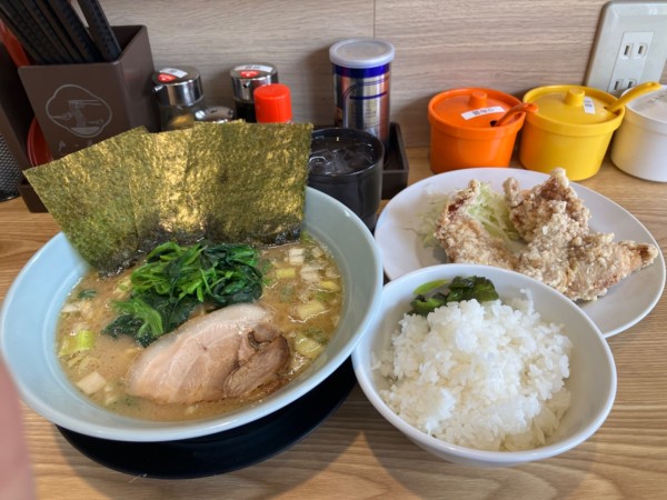 「豚骨ラーメン唐揚げセット　ライス✖️2」@横浜家系らーめん 戸手家の写真