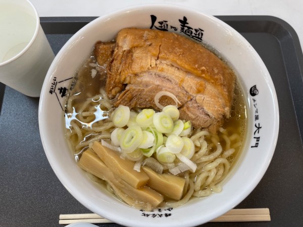 「ラーメンｍａｃｒｏ世界一極厚チャーシュー　￥１５００」@人類みな麺類 JR名古屋駅・幻の1番線の写真