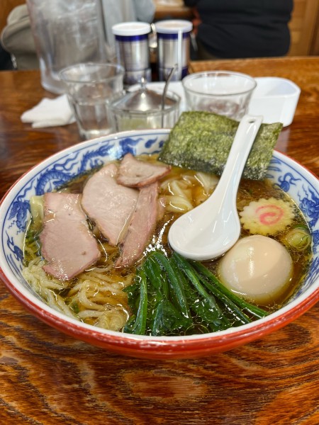 「ワンタン麺 半熟煮玉子トッピング」@とら食堂の写真