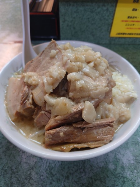 「ぶた入りラーメン 1200円」@ラーメン二郎 新宿小滝橋通り店の写真