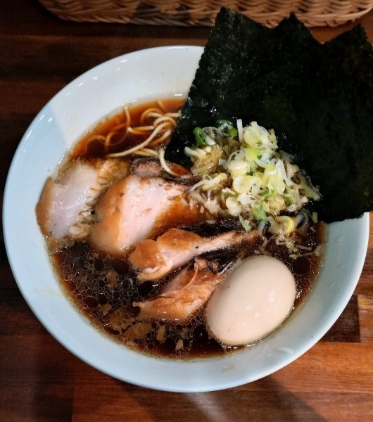 「チャーシューメン 1050円＋味玉 100円」@ラーメン花屋の写真