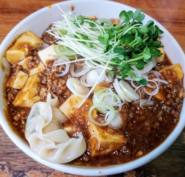 「マーボーメン(冷)800円」@えるびすの写真
