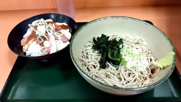 「冷そば（合鴨ロース肉丼セット）」@名代 箱根そば 相武台前店の写真