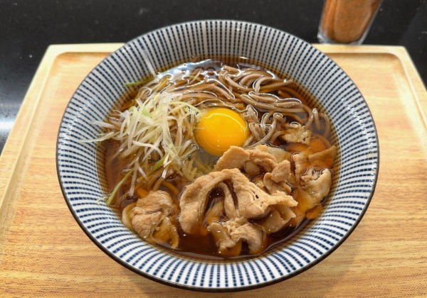 「月見肉そば(690円)」@蕎麦29東京の写真