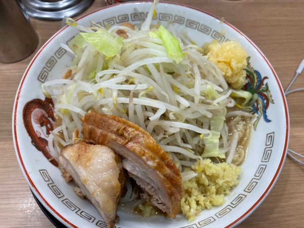 「ミニラーメン、ビール」@ラーメン豚山 金沢文庫店の写真