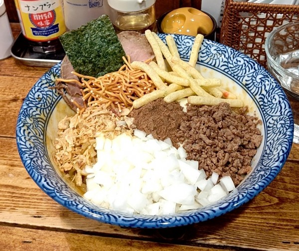 「旅のインドのまぜそば920円ベビチーチャ150円」@旅人の木の写真