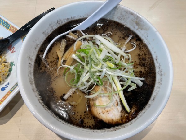 「黒とんこつらーめん　￥８５０」@俺の夢の写真