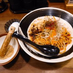 四川担々麺 赤い鯨 - 赤坂 | ラーメンデータベース