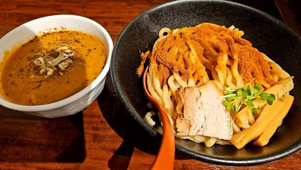 「辛つけ麺特盛」@鰹節 辻もと つけ麺処の写真