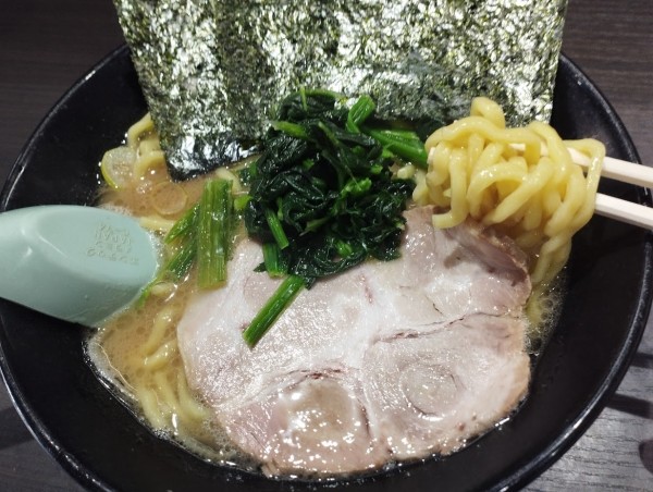 「らーめん(醤油)(880)」@らーめん家 せんだい 和田町店の写真