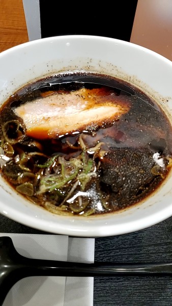 「富山ブラックらーめん」@名立谷浜SA・下りフードコートの写真