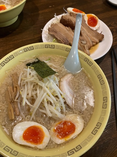 「味玉　細麺大盛り　角煮別盛り　ニンニク」@江川亭 小金井本店の写真