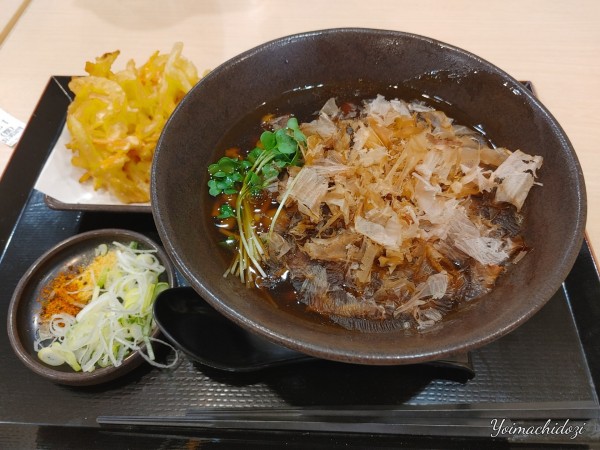 「あんかけなめこそば（630円）、かき揚げ（無料）」@ゆで太郎 新越谷駅前店の写真