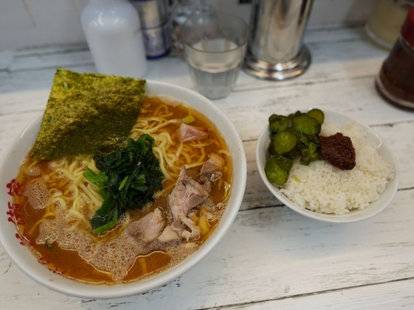 「朝ラー 大 麺硬め＋味濃いめ＋油多め＋コマチャー＋ライス」@二代目 谷瀬家の写真