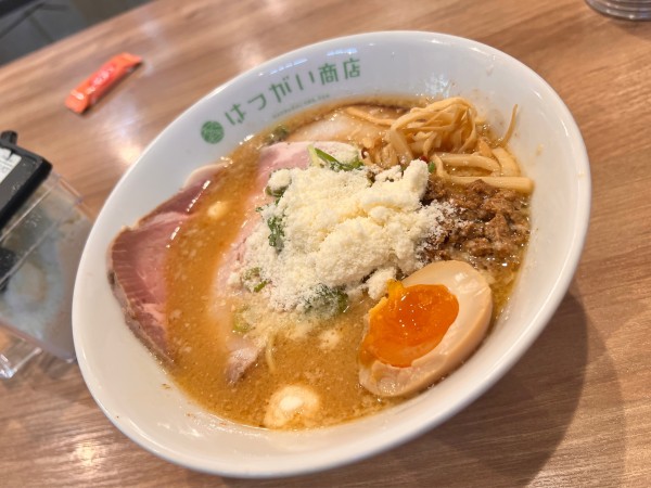 「【ステッカー限定】味噌チーズラーメン」@はつがい商店の写真