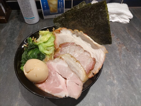 「全部入りラーメン中盛（1400円）」@宮元製麺の写真