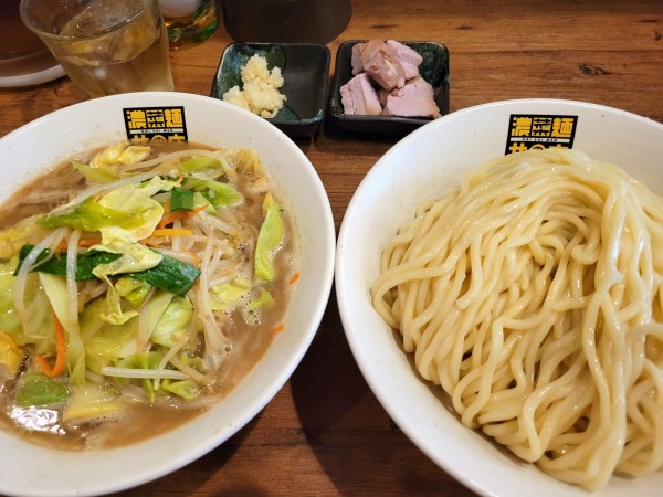 「濃菜つけ麺大盛(肉抜き野菜大盛)+生ニンニク+はしっこチャー」@濃菜麺 井の庄の写真