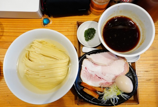 「つけ麺 200g 醤油＋あおさ塩＋味玉＋瓶ビール」@麺屋鈴春の写真