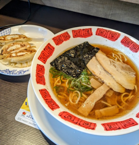 「バーミヤンラーメン 659円＋焼餃子(3個) 208円」@バーミヤン 用賀駅前店の写真
