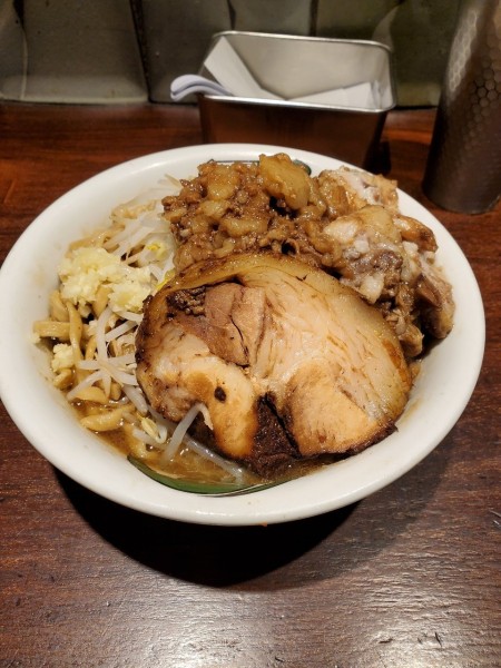 「雷そば　並　とろ豚」@ラーメン 雷 東京本丸店の写真