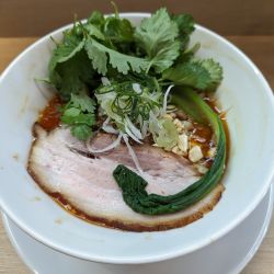 汁なし担々麺＋パクチー