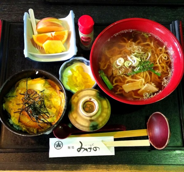 「ラーメン＋ミニカツ丼 850円」@麺処みずのの写真