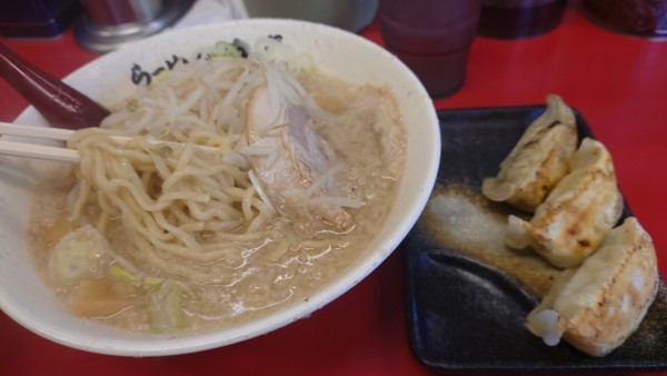 「ラーメン醬油餃子セット¥1200」@らーめん弁慶 浅草本店の写真