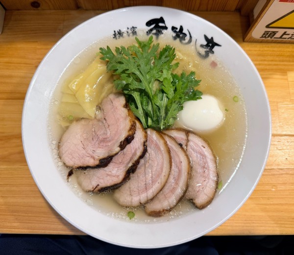 「チャーシュー増し塩ら～麺+塩煮たまご」@横濱 本丸亭 新橋店の写真