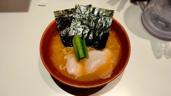 「ラーメン_900円」@家系ラーメン 革新家 TOKYOの写真