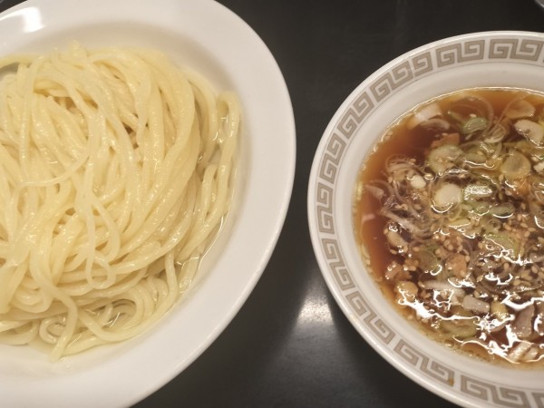 「醤油つけ麺」@中国手打拉麺 馬賊 浅草本店の写真