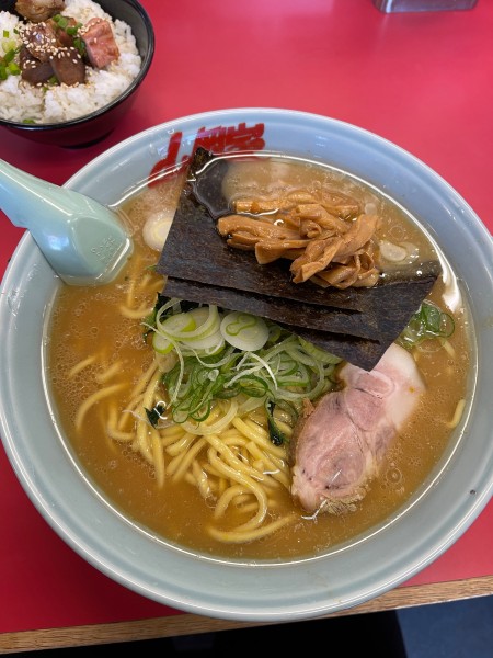 「醤油ラーメン 大盛」@山岡家 越谷レイクタウン店の写真