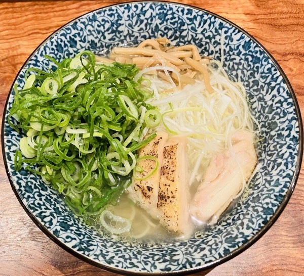 「あっさり鶏そば (ﾄｯﾋﾟﾝｸﾞ)青ネギ」@鶏そば 一瑳の写真