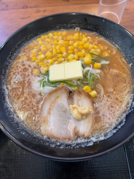 「濃厚味噌バタコンらーめん（930円）」@北海道らぁめん 伝丸 6号石岡大橋店の写真