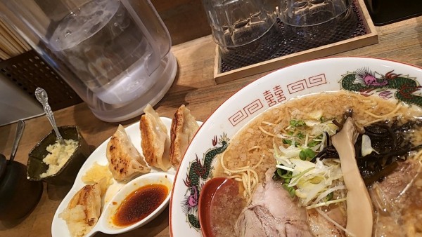「餃子 ラーメン 細麺オーダ」@中華そば 天辺月の写真
