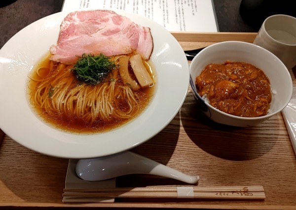 「地鶏そばNOIR（醤油：1,200円）、鶏カレーご飯（400」@中華そば ぺる鶏の写真