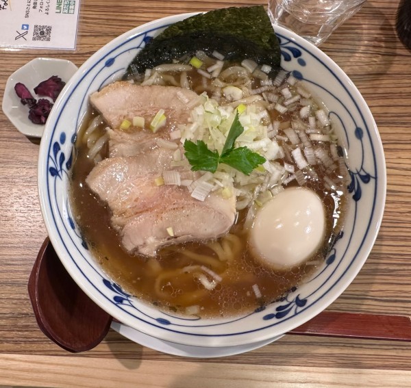 「煎酒醤油(手もみ太麺)大盛り　味玉トッピング」@麺屋 寿の写真