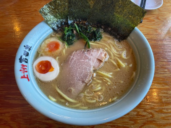 「味玉らーめん（中盛）」@横浜らーめん 吉田家の写真