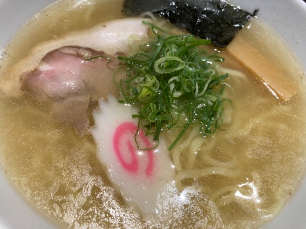 「【麺屋ようすけ】伊吹いりこと羅臼昆布の塩ラーメン」@#新宿地下ラーメンの写真