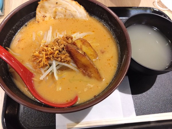 「北海道味噌ラーメンと炙りチャーシュー」@麺場 田所商店 イオンモール座間店の写真