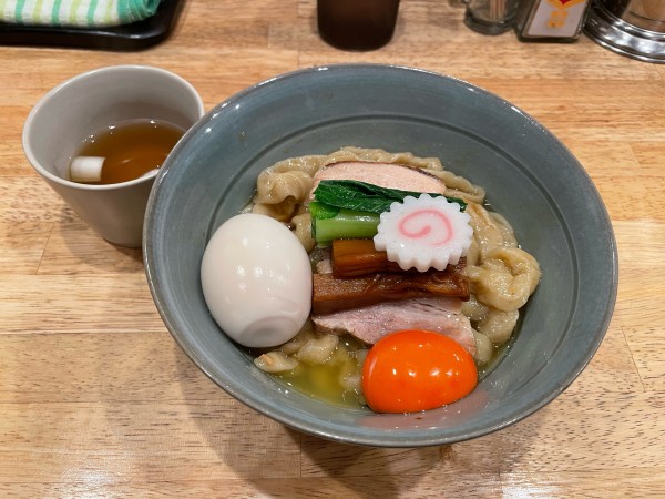 「油そば(味玉入り)」@だしと麺 遊泳の写真