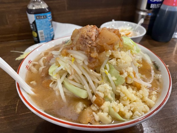 「らーめんブタ入り　¥1070」@男気らーめんアカギ 新田木崎店の写真