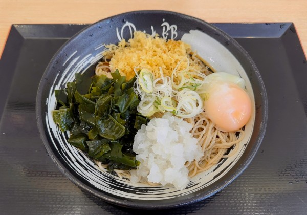 「朝そば・鬼おろし(450円)+温玉(クーポン)」@ゆで太郎 南青山一丁目店の写真