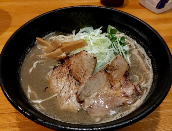 「ＭＥＧＡ煮干しそば（中盛　950円）」@麺屋 ひな多の写真