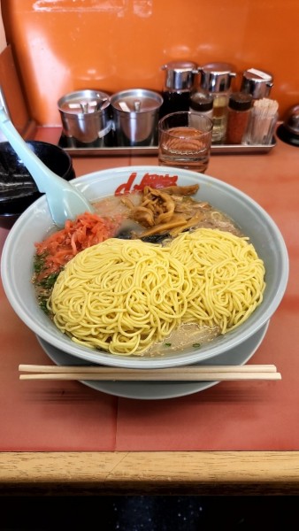 「朝ラー大盛替玉×2紅生姜×2メンマ」@ラーメン山岡家 熊谷店の写真