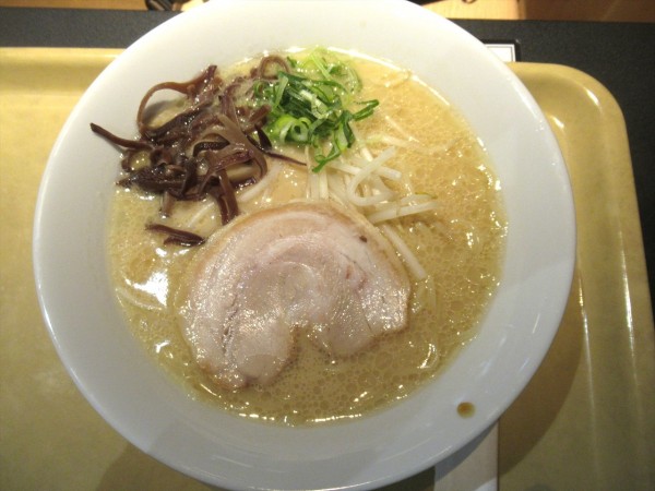 「豚骨ラーメン（880円）」@POPUPラーメン 麺屋うるとらの写真