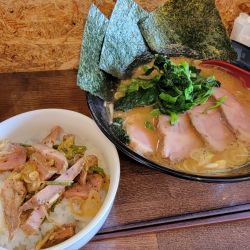 チャーシュー麺カタメ　チャーシュー丼