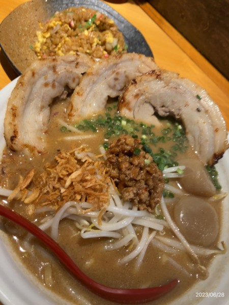 「山形味噌炙りチャーシュー麺(1,230円)」@麺場 田所商店 多摩ニュータウン店の写真